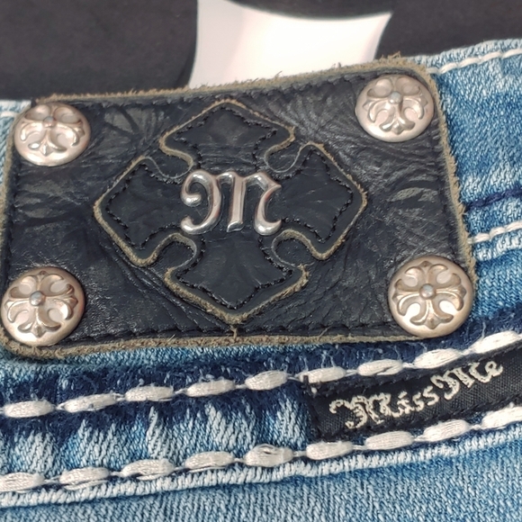 Miss Me Boyfriend Capris...Size 28 - Picture 4 of 13